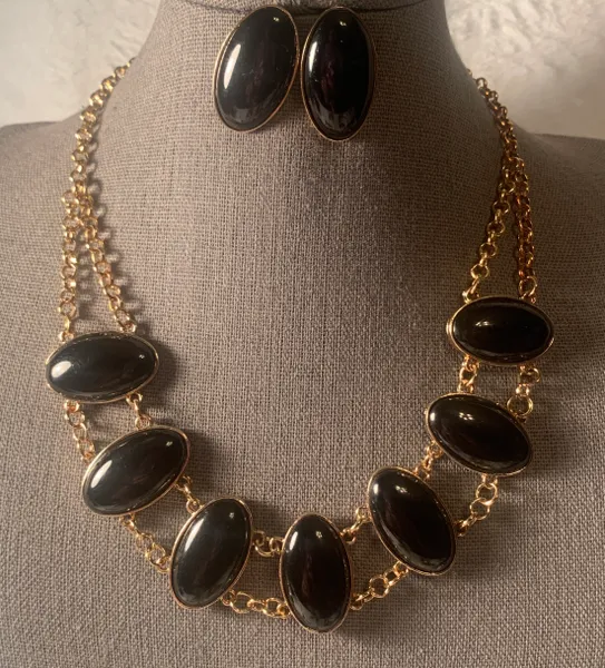 Oval Rhinestone Necklace