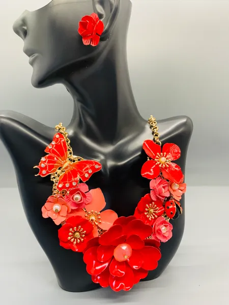 Red Garden Metal Necklace Set