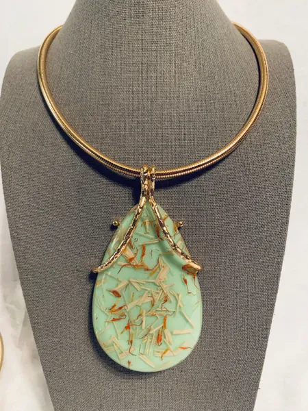 Confetti Pendant Collar Necklace