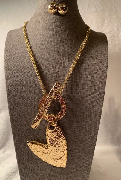 Hammered Gold Pendant Necklace