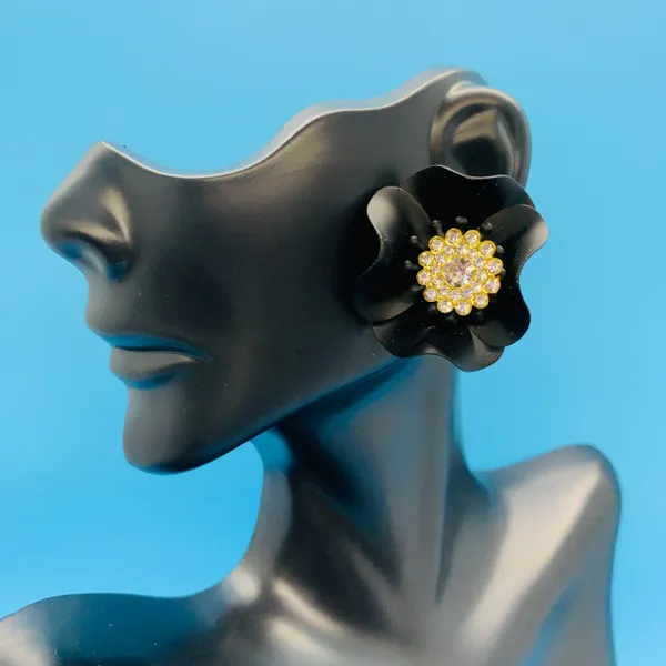 Flower 🌺 Diamond Bling Earrings