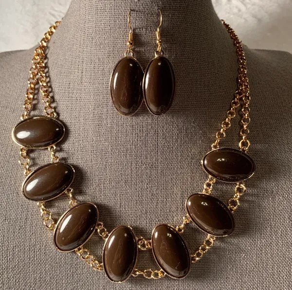 Oval Rhinestone Necklace