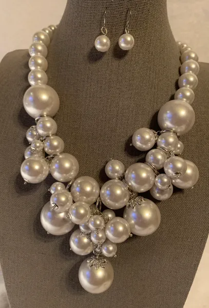 Bundle of Pearls Necklace