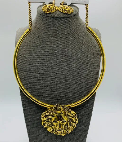 Lion Pendant Choker Necklace