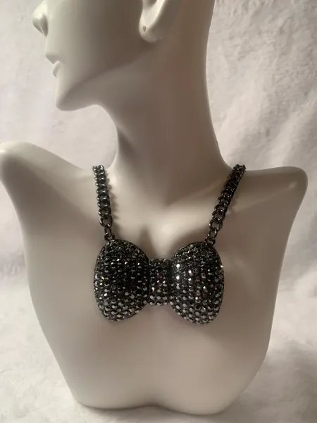 Bow Pendant Necklace