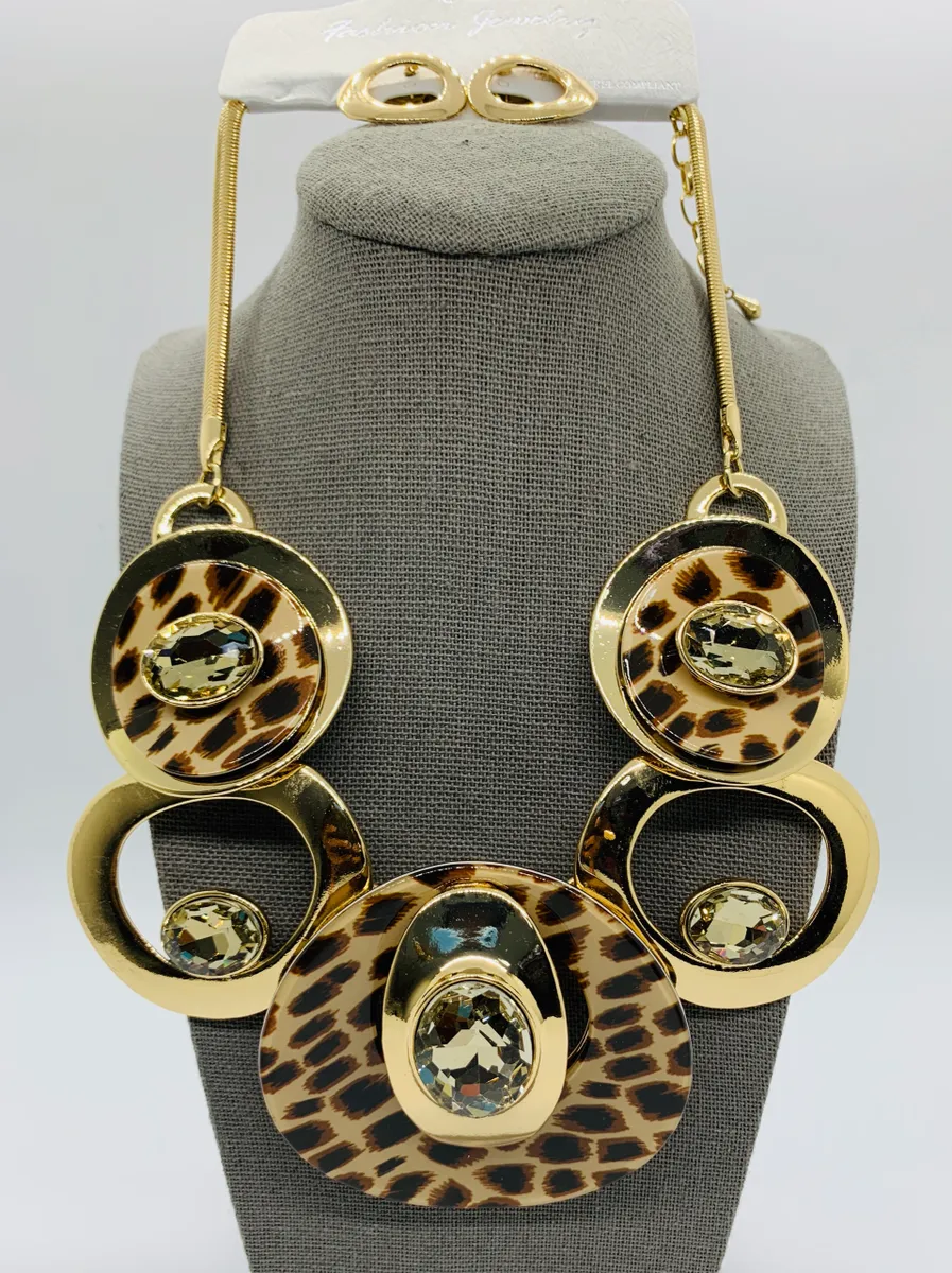 Leopard Pattern Circular Necklace