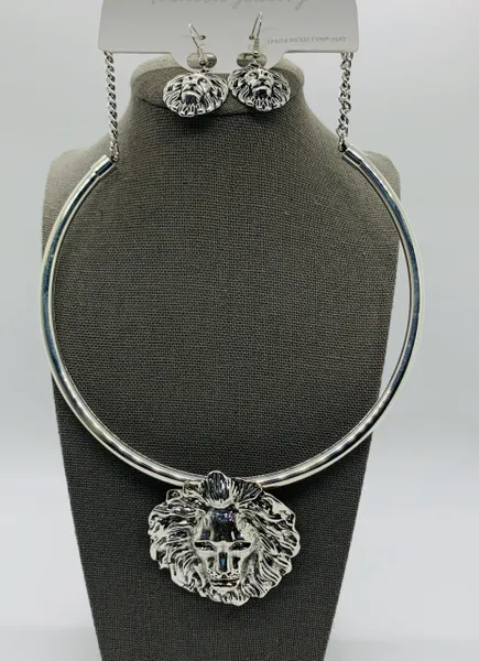Lion Pendant Choker Necklace