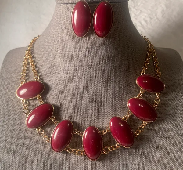 Oval Rhinestone Necklace